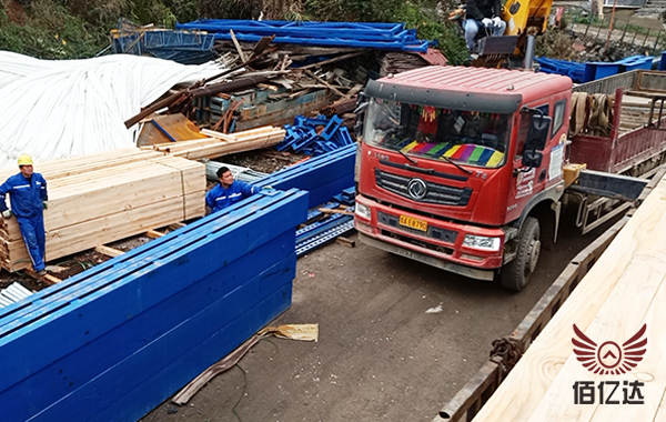 工程木方貴州卸車現(xiàn)場(chǎng)圖